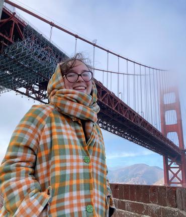 Britta Gruner standing in front of the Golden Gate Bridge